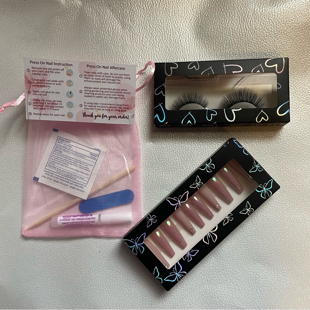 Butterfly Design Press-On Nails and Eyelashes Set